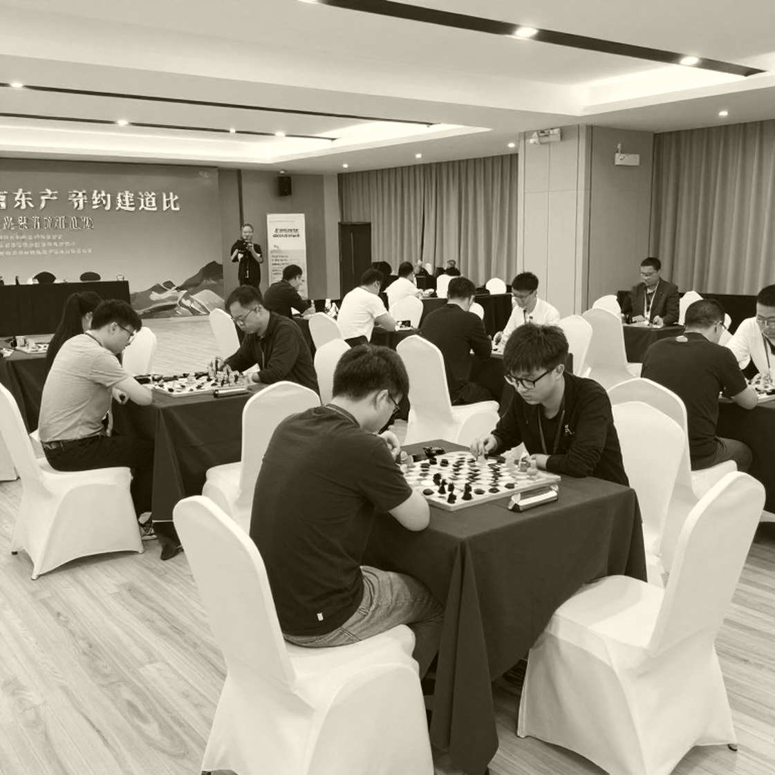 नजदोर्फ अपडेट के साठ मिनट: पाँच लाइन क्लस्टर, एक रखरखाव का सौदा, और वह डेटा जो स्रोत में नहीं है